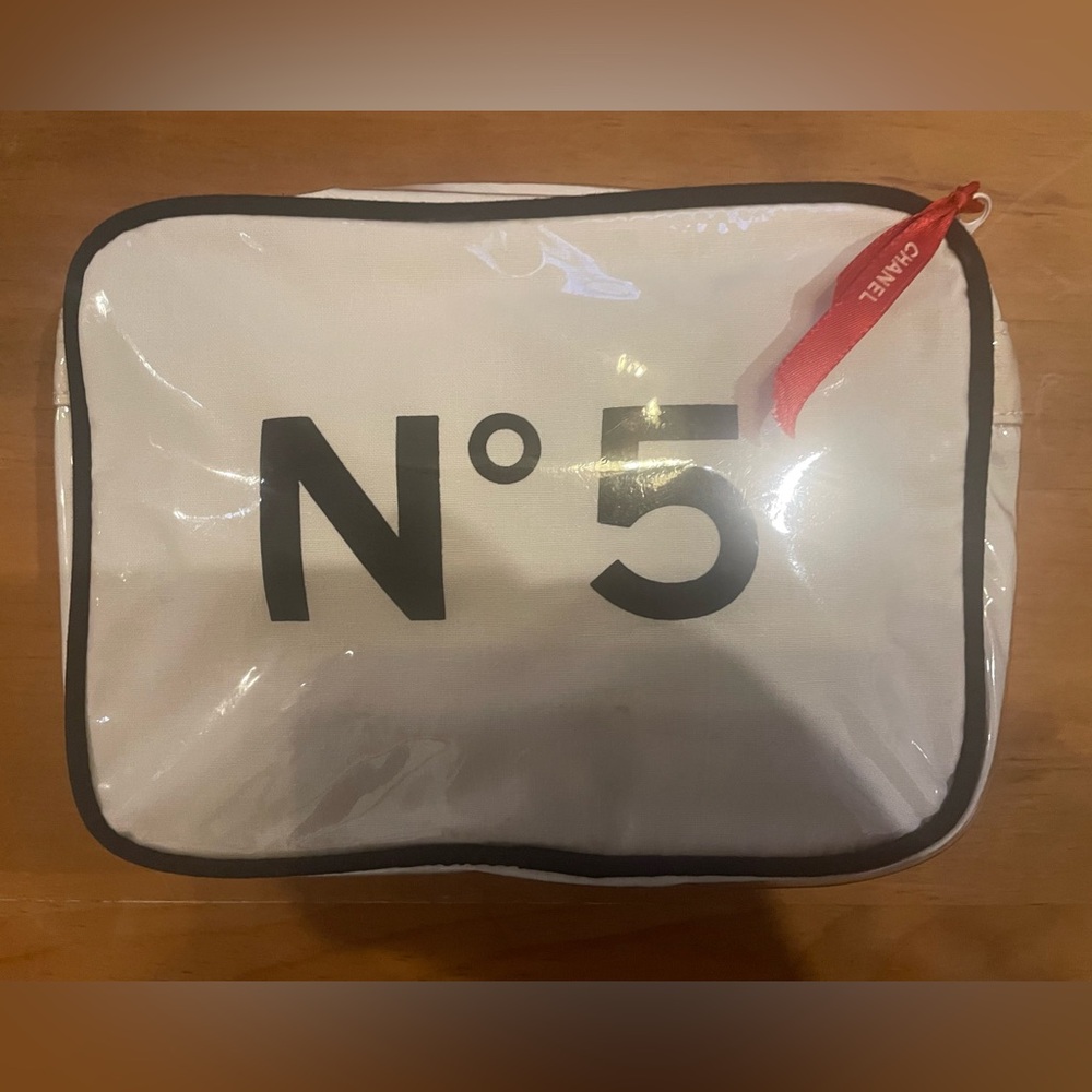Chanel No 5 Vintage White Canvas Makeup/Perfumee Bag, Vintage 1988, Nice!